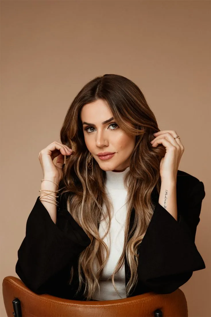 Ensaio Cadeira + Mão no Cabelo